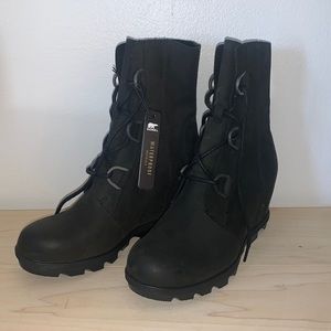 NEW WITH TAGS! Sorel Joan of Arctic Wedge Boot Black. Size 9.